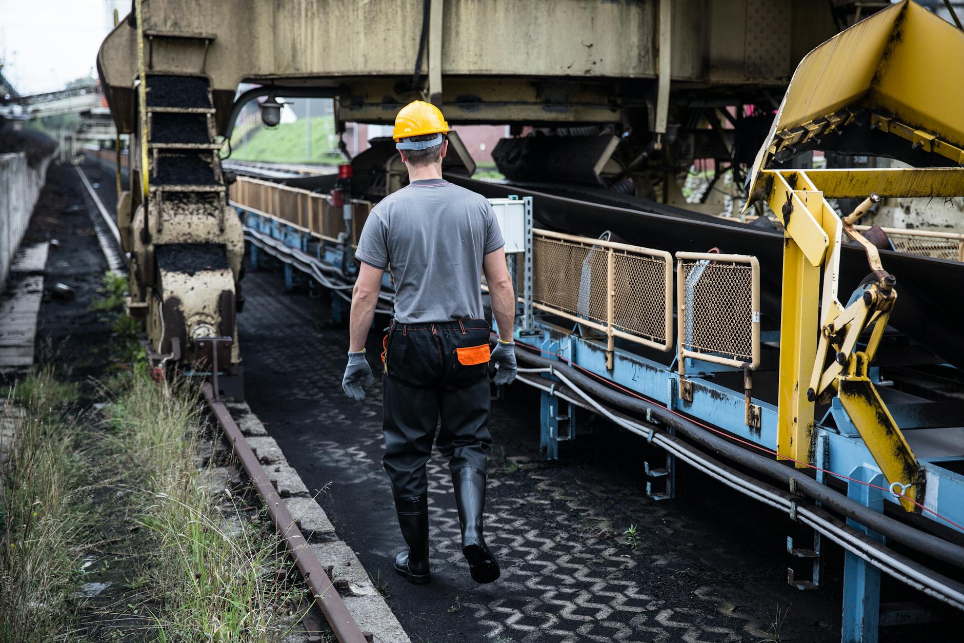 industrial conveyor belt system